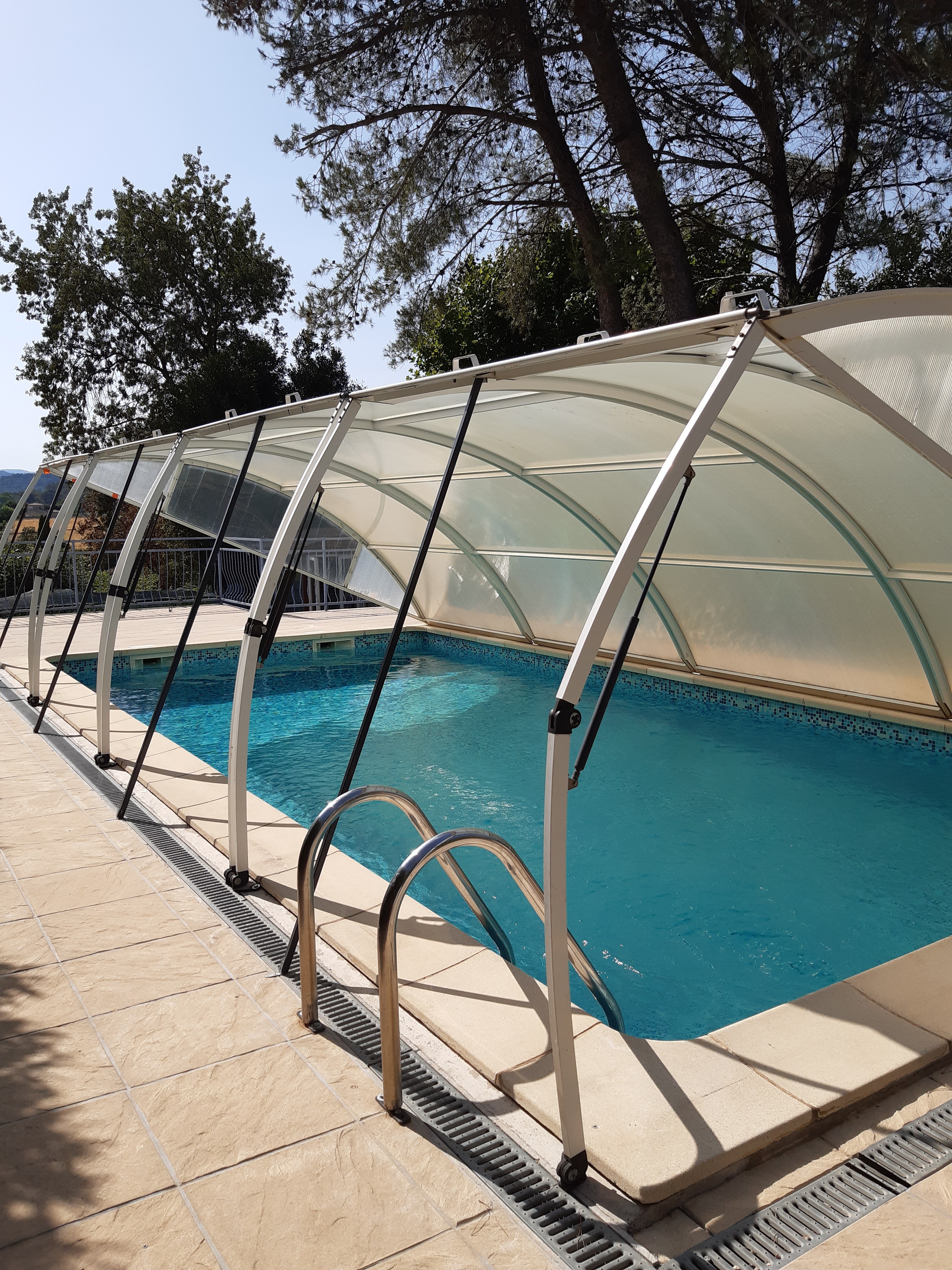 piscine semi couverte