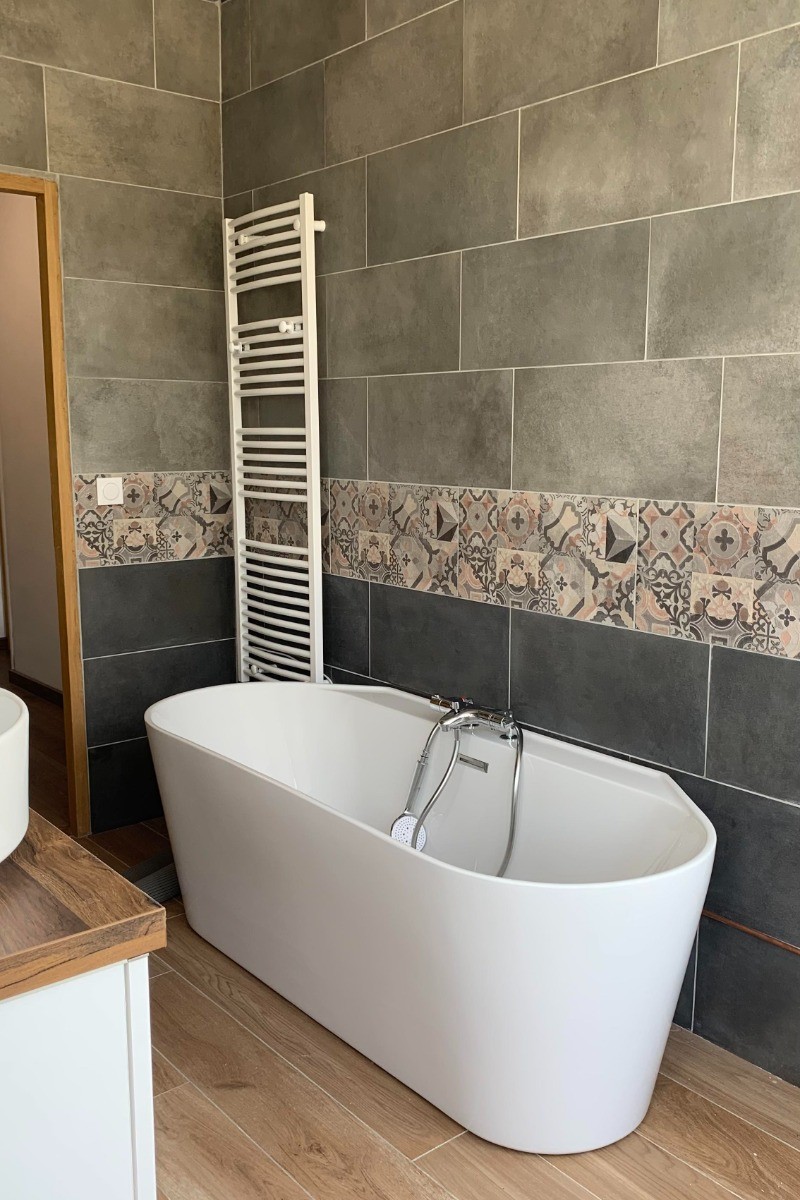 Salle de bain communicante avec la chambre (1er étage) - Le Manoir de mes Rêves à Heuchin