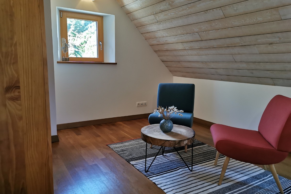 Mezzanine avec bibliothèque