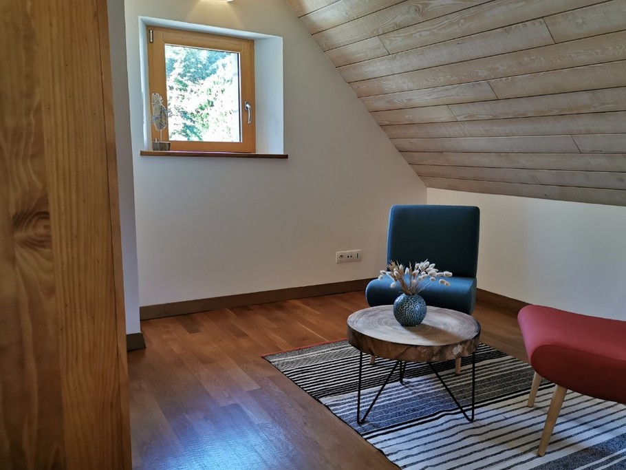 Mezzanine avec bibliothèque