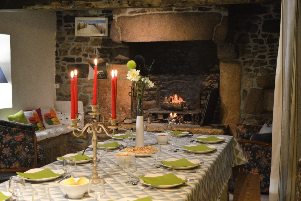 Repas champêtre au coin du feu