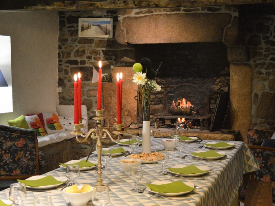 Repas champêtre au coin du feu