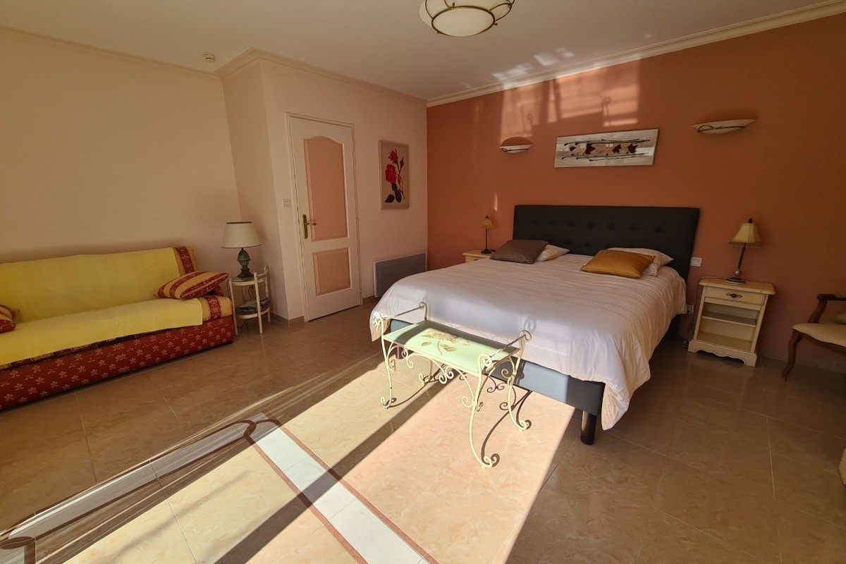 2e Suite Terracota avec entrée indépendante "Fleur de Rocaille"