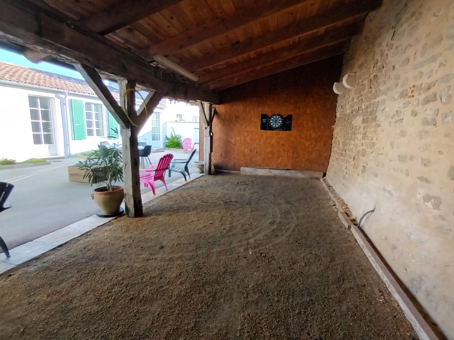 Préau petanque court