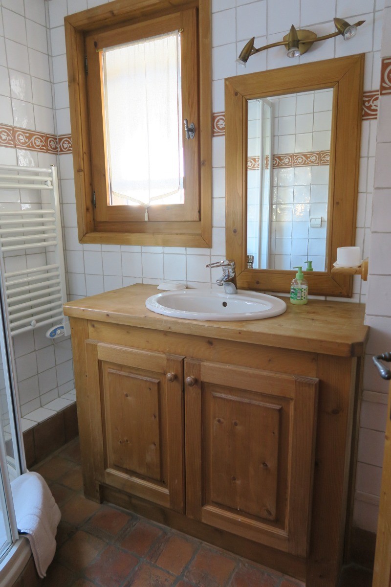 Autre salle de douche.