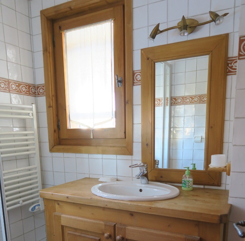 Autre salle de douche.