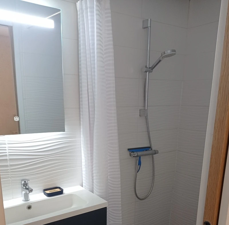 Le Calvez, location de vacances trévou-Tréguignec, Clévacances, salle d'eau