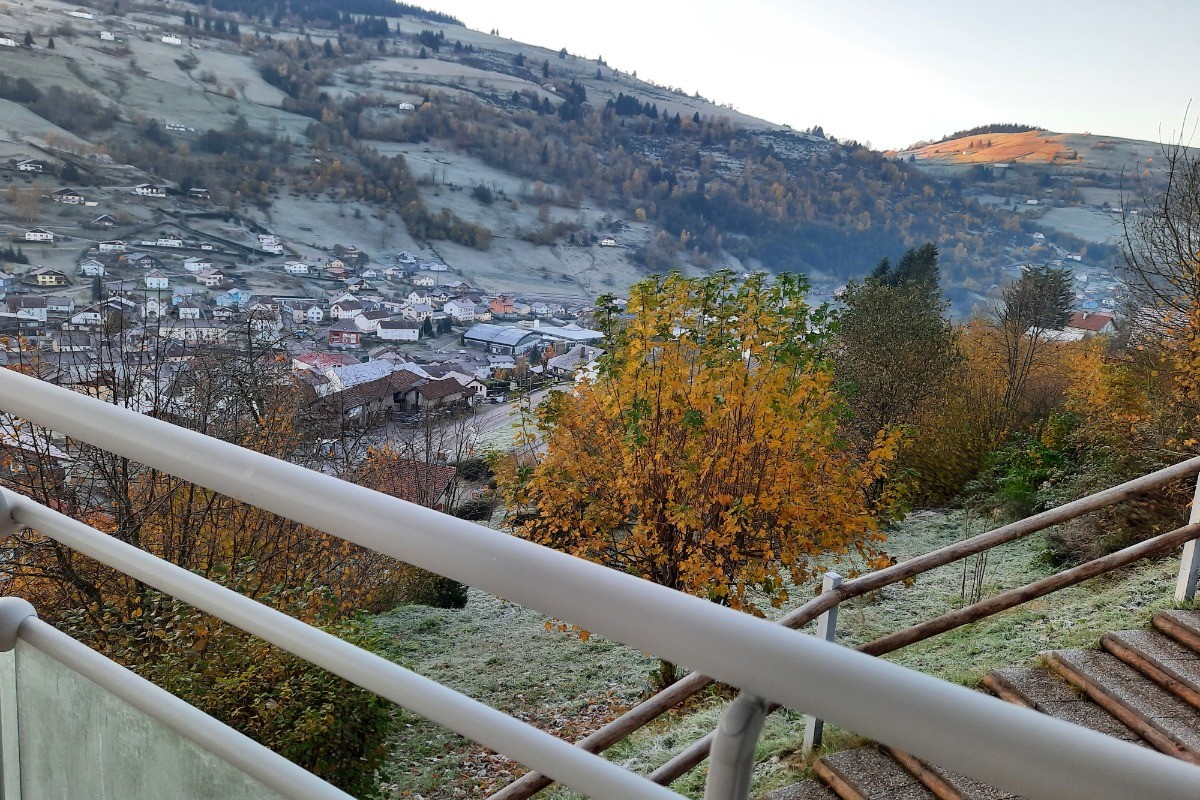 Soleil levant sur Le Brabant par un matin de gel  - Apt Le Chalet Vert