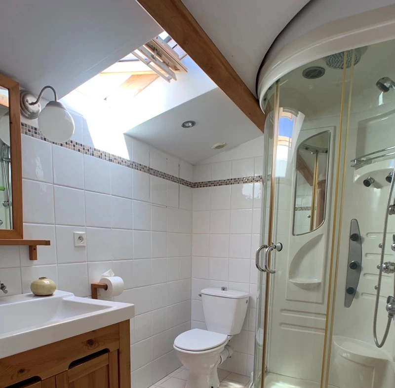 la salle d'eaux à l'étage