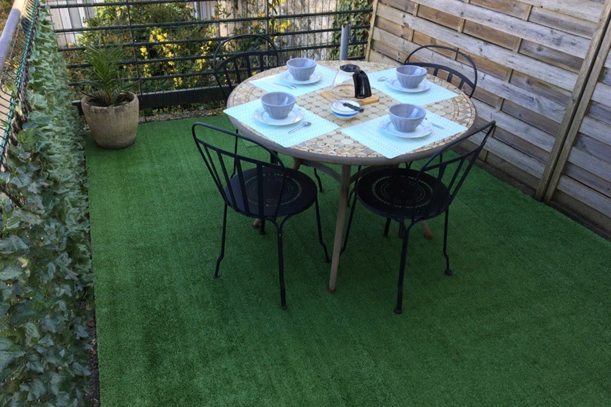 Petit déjeuner sur la terrasse de l'Agapanthes