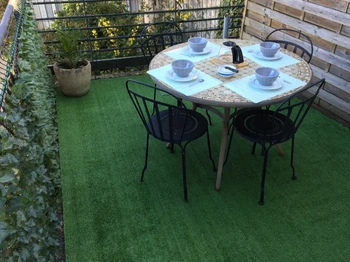 Petit déjeuner sur la terrasse de l'Agapanthes