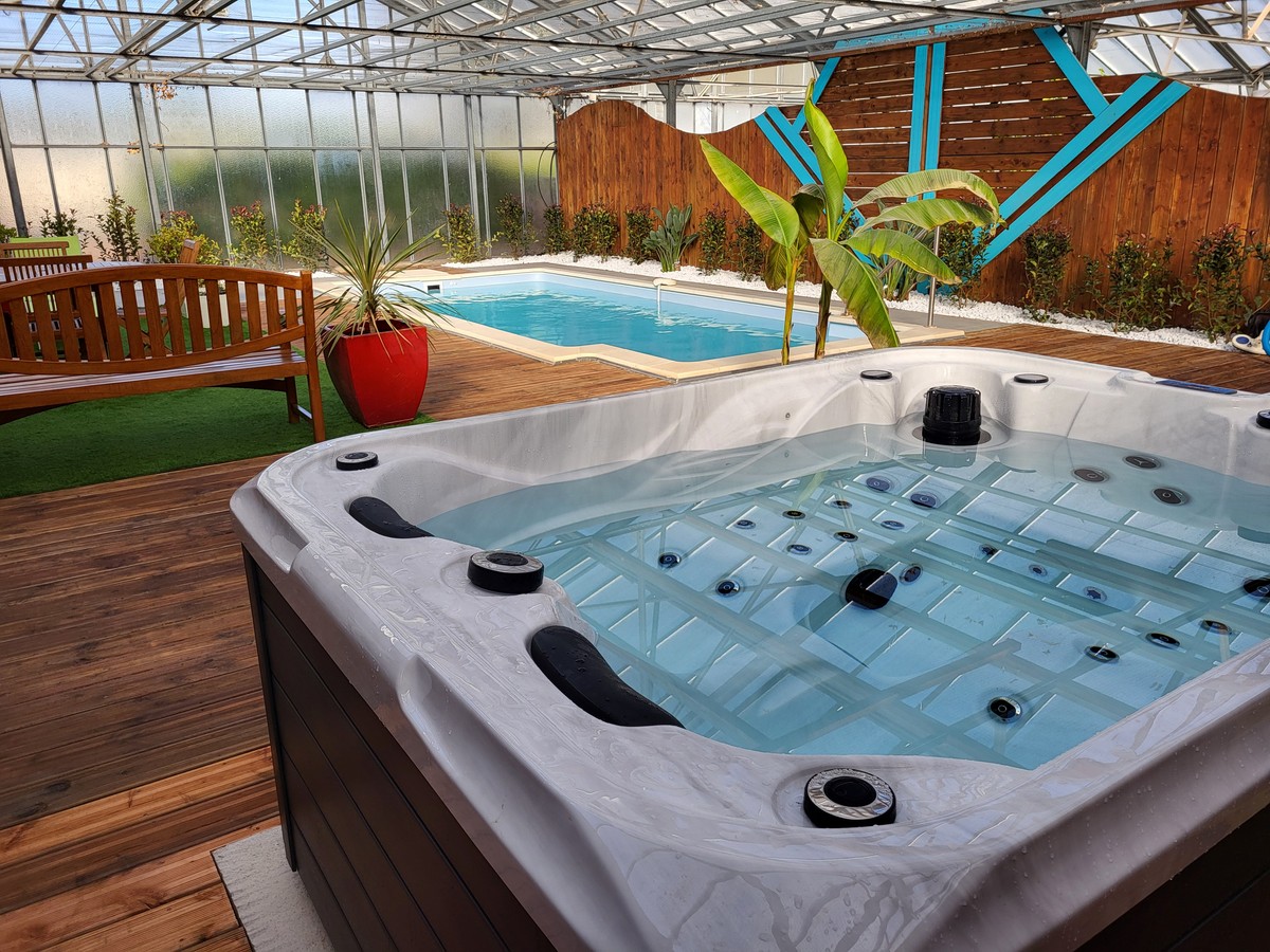 GÎTE POUR 4 PERSONNES AVEC PISCINE, JACUZZI, TERRASSE À SAINT-ANDRÉ-DE-SANGONIS