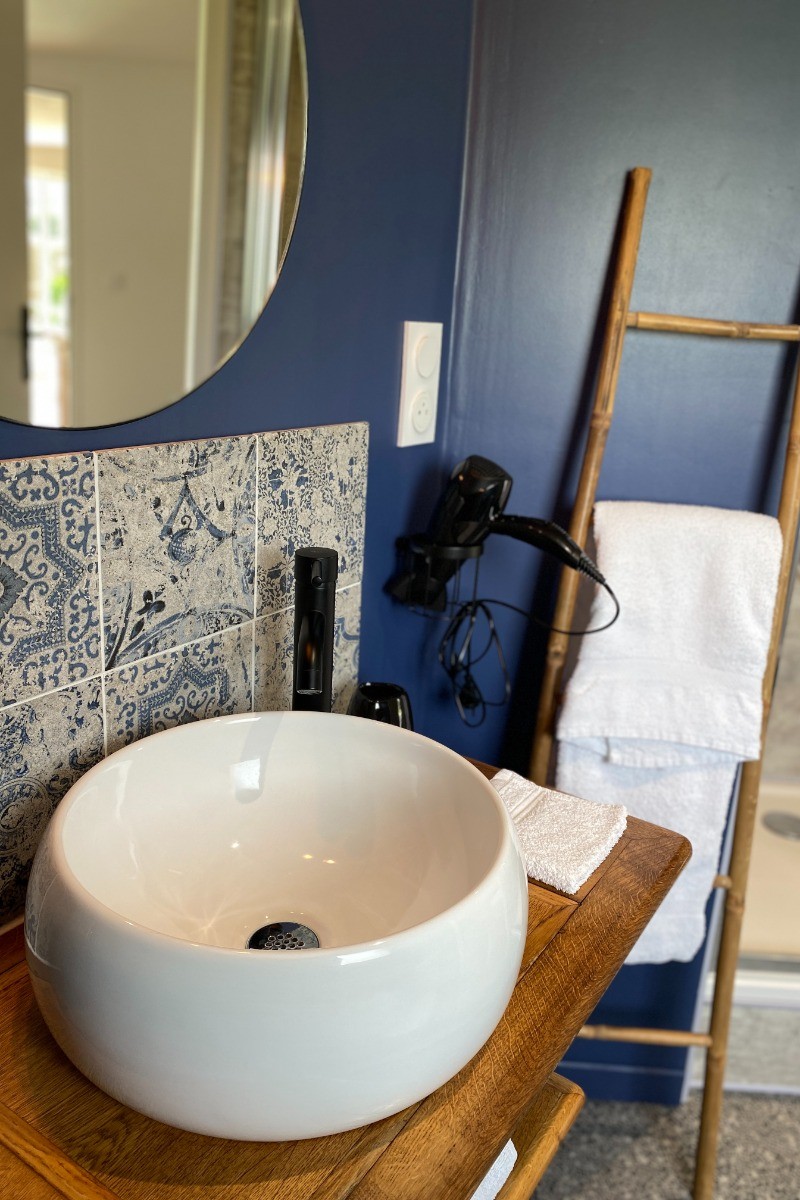 Salle d'eau rénovée avec goût