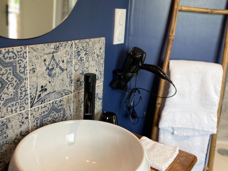 Salle d'eau rénovée avec goût