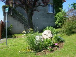Gîte "Les Châtaigniers", Sarcenat, Orcines, Puy de Dôme, Auvergne - Vue sur le jardin