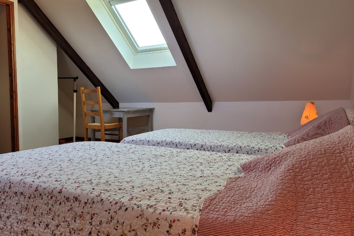 LE BLEIZ Yvon, location "Vue panoramique" située à Paimpol, 3ème chambre à l'étage avec 2 lits simples