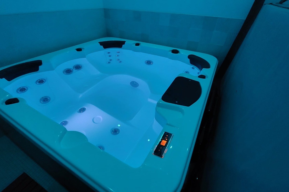 Spa privatif avec jets massants dans un cadre cosy et chaleureux