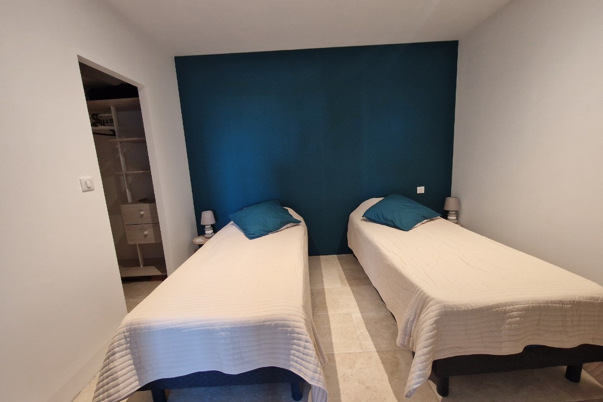 chambre avec 1 lit de 180x200 ou possibilité de 2 lits 90x200