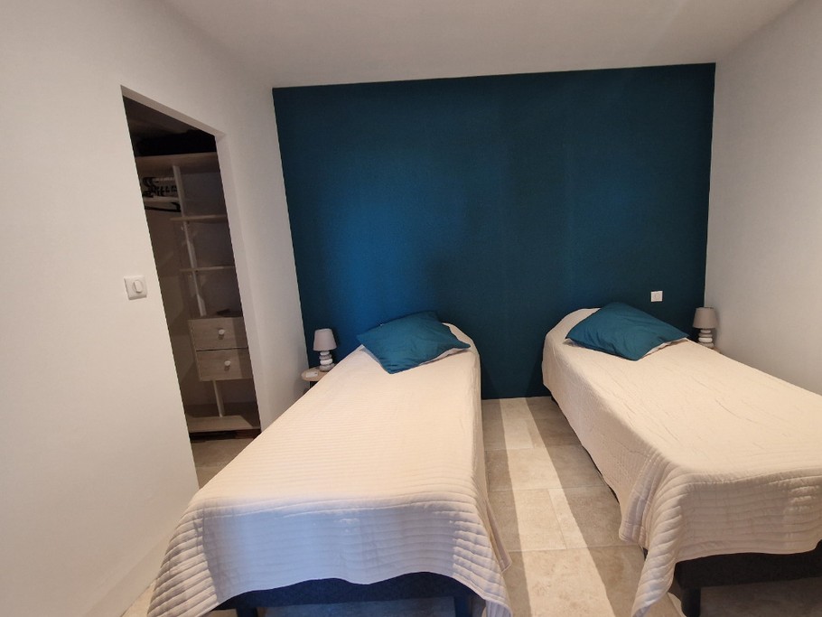 chambre avec 1 lit de 180x200 ou possibilité de 2 lits 90x200