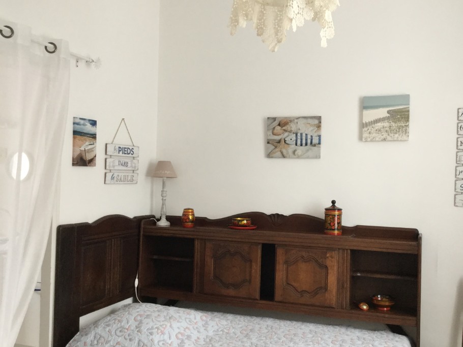 La chambre du rez-de-chaussée pour une personne