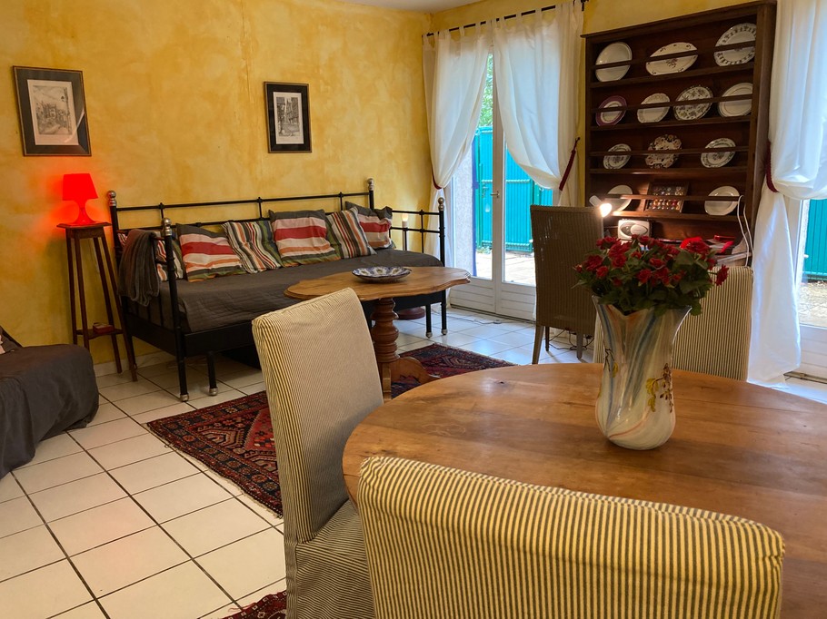 Salon avec 2 couchages