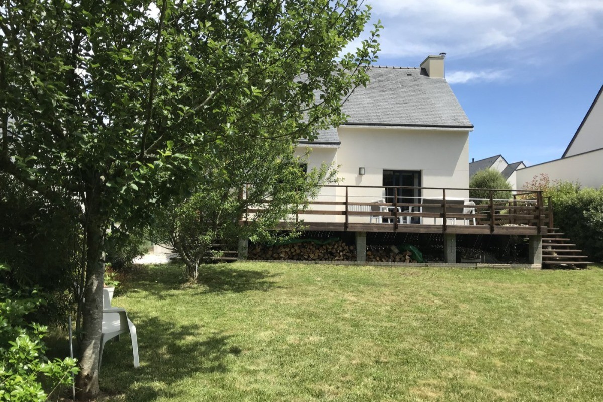 Extérieur de la maison depuis le grand jardin