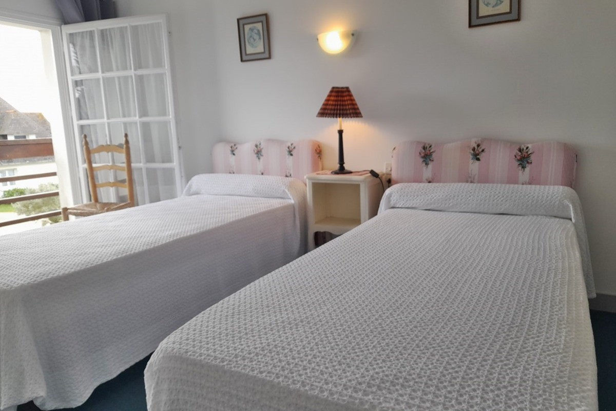 Chambre 2 avec 2 lits 90