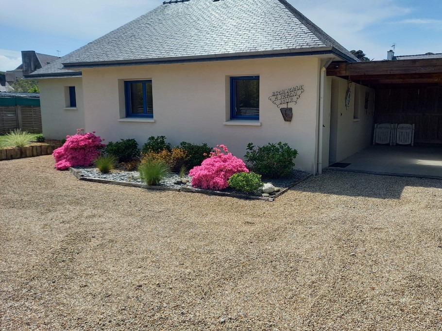 Entrée cour et carport