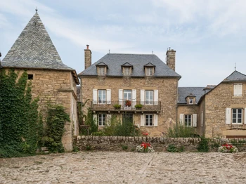 le gite du Pigeonnier vu de la terrasse du Gite du Haut