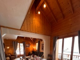salon, salle à manger vue sur les montagnes et pistes de ski