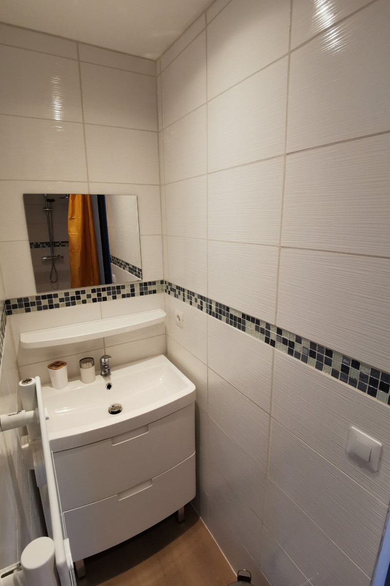 Salle d'eau avec douche à l'italienne