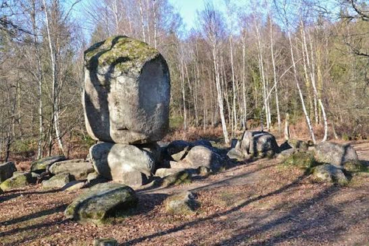 Nearby: The Wobbly Stone