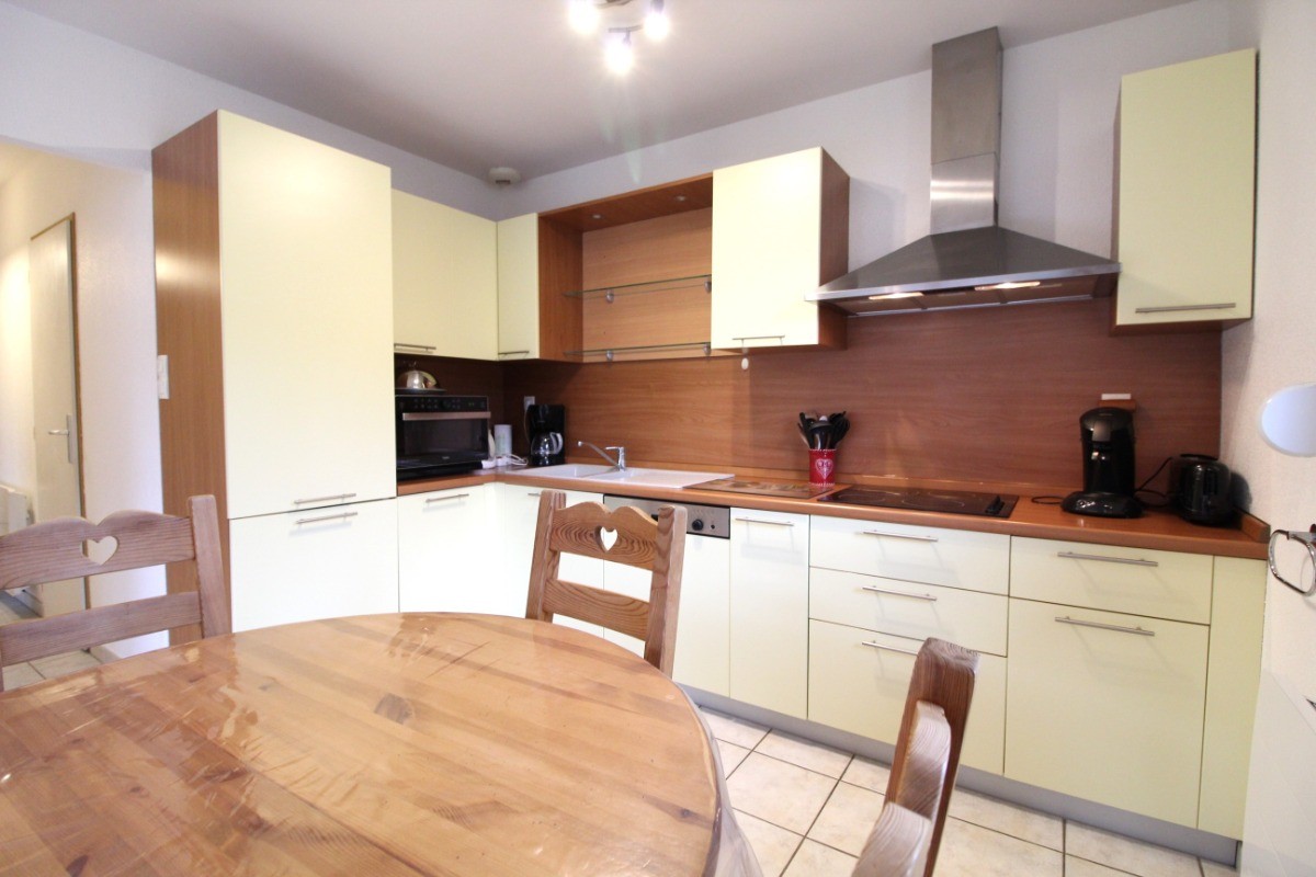 Appartement au pied des pistes de ski, Gérardmer La Mauselaine - Cuisine ouverte sur salon/ séjour
