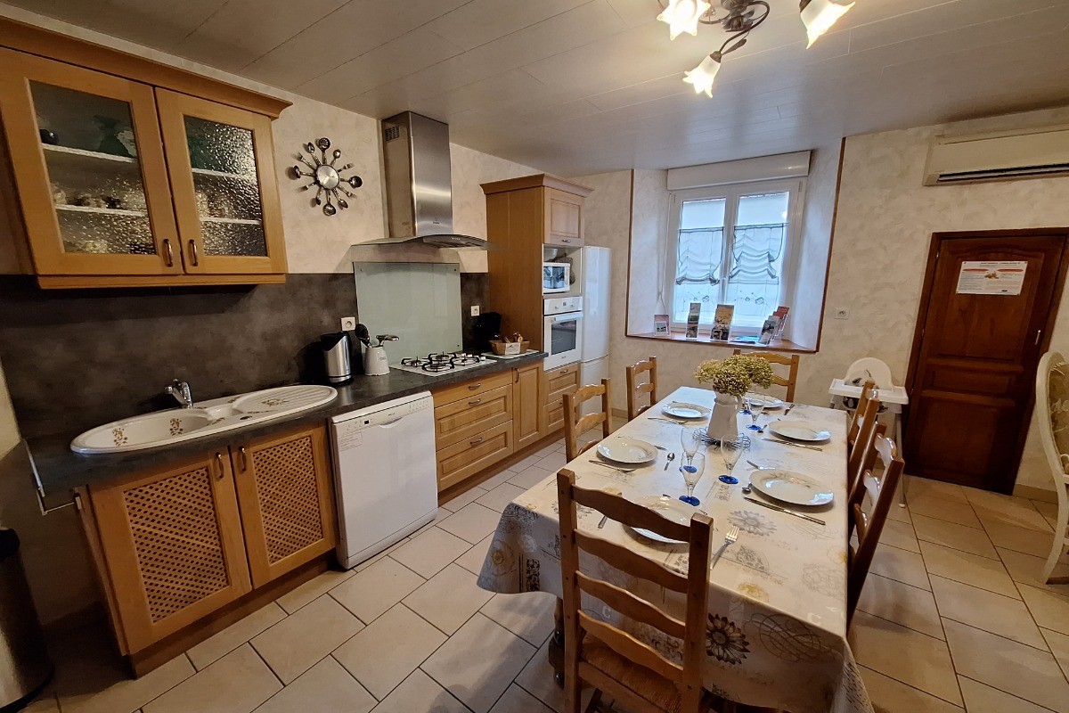 Cuisine equipée et ouverte sur séjour