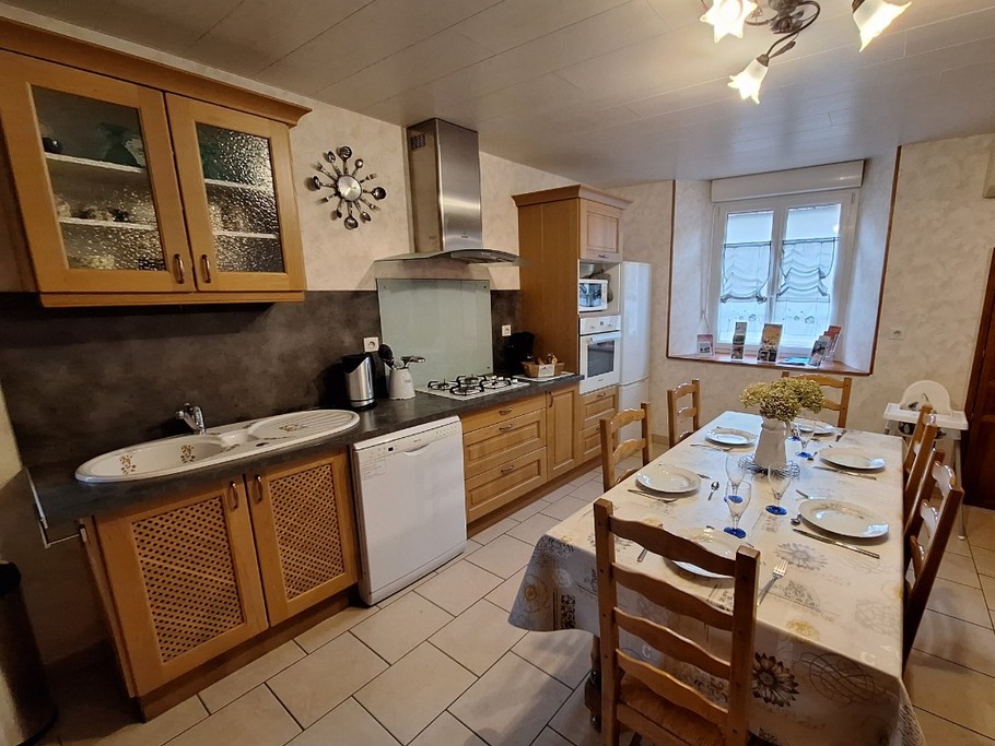 Cuisine equipée et ouverte sur séjour