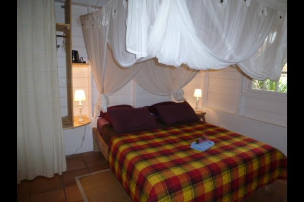 la +petite chambre la madras  avec son salon exterieur