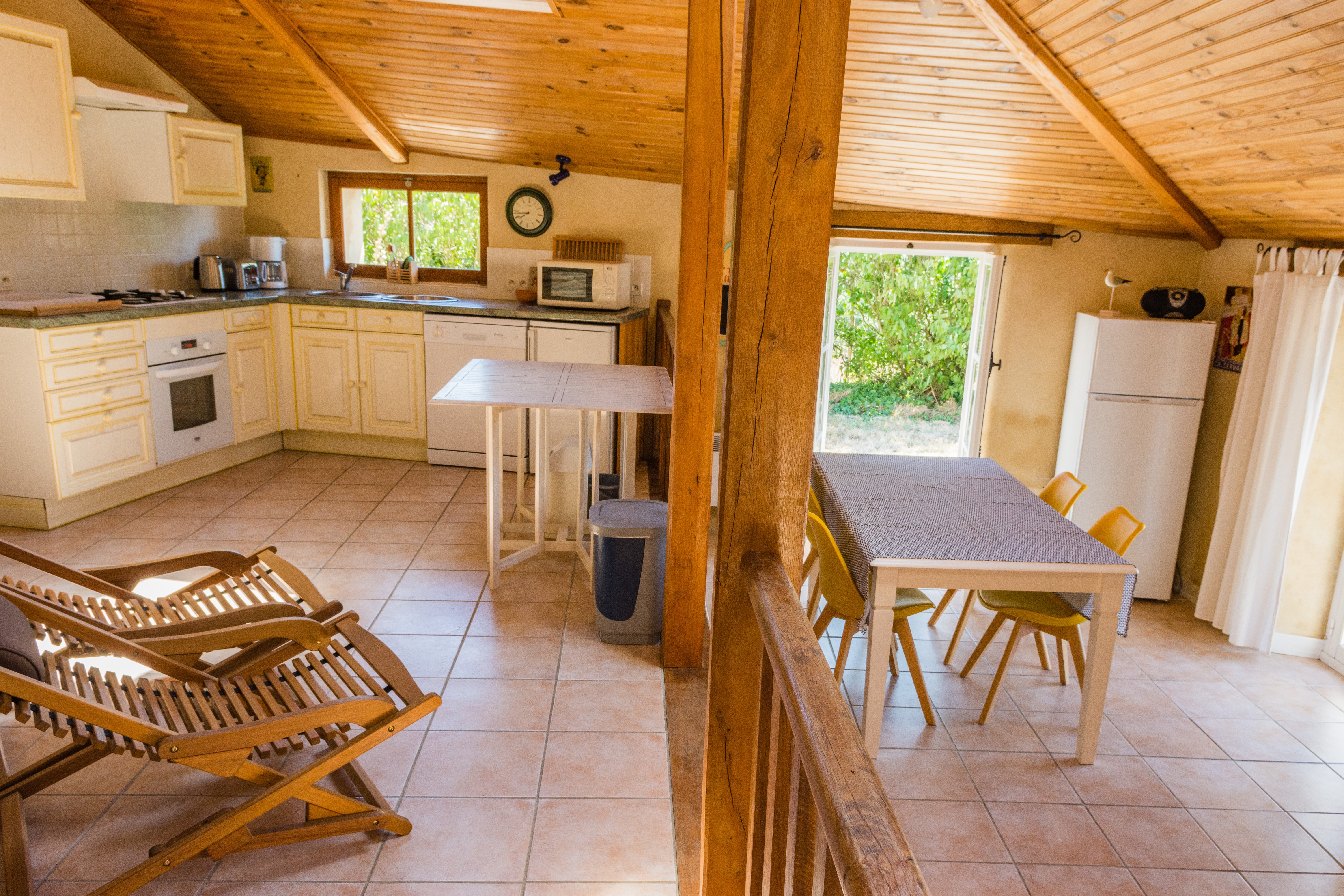 Espace cuisine, salon, salle à manger