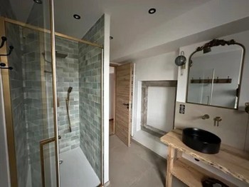 La Grange du Parador Vert, Le Verdier, Saint Victor la Rivière, Salle d'eau