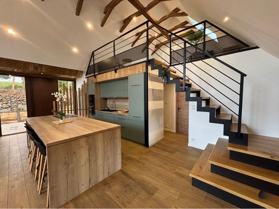 Fully fitted open-plan kitchen
