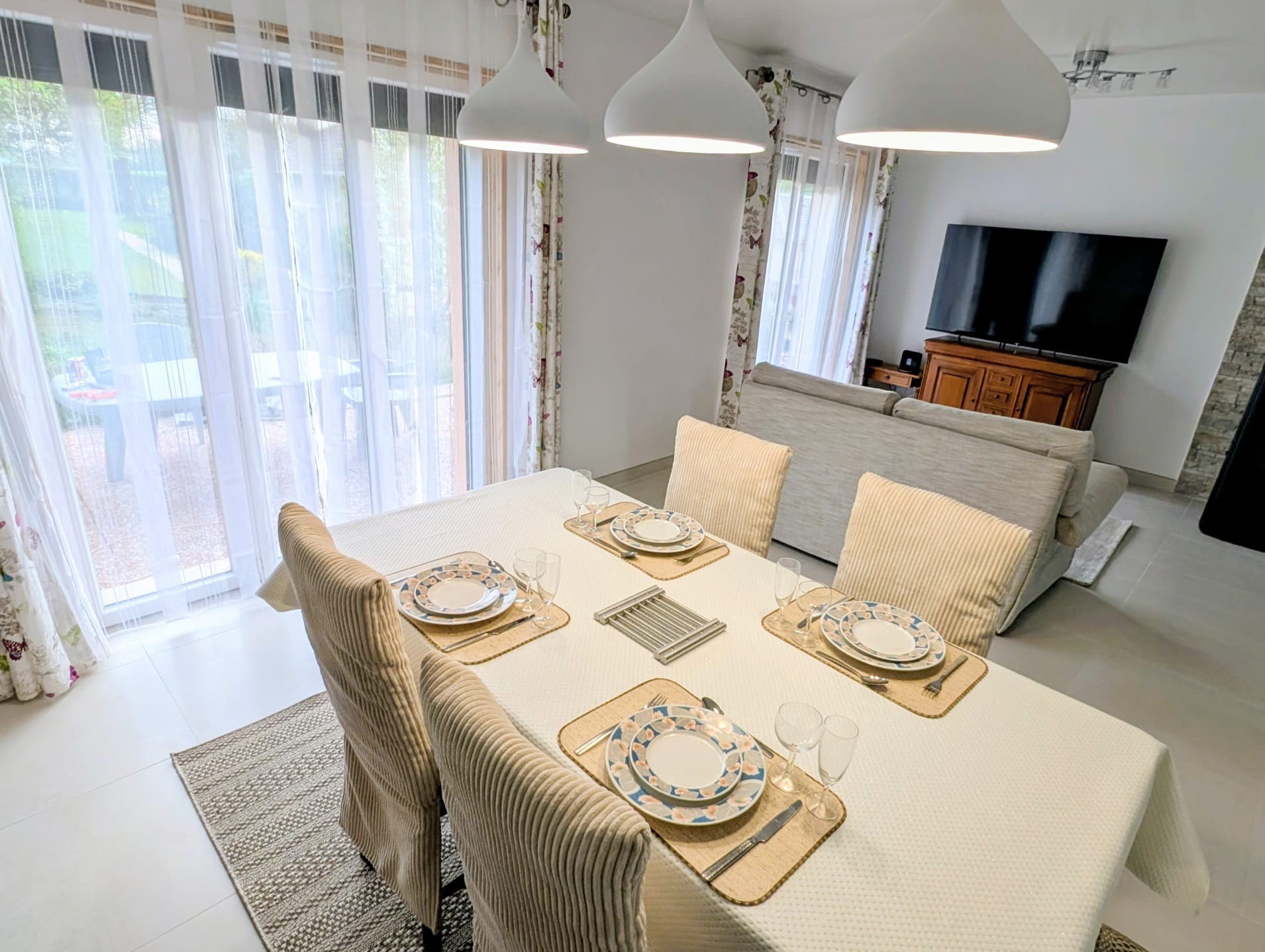 Comfortable and spacious dining room