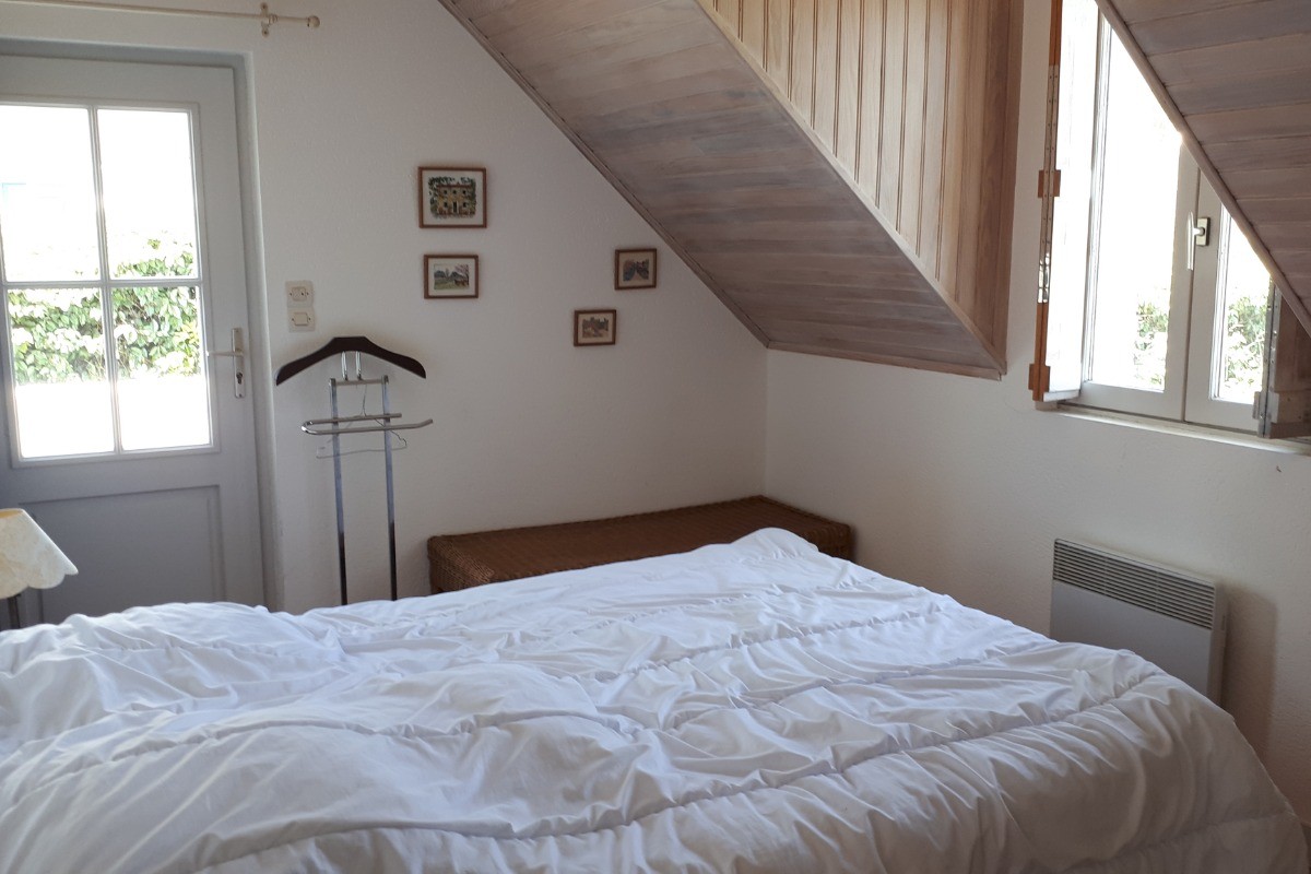La chambre double à l'étage avec accès par escalier indépendant
