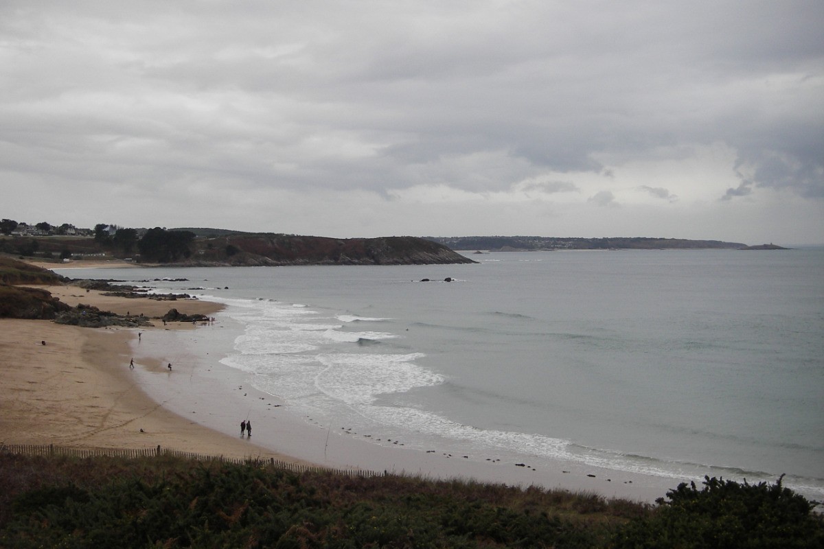 PLAGE des grèves d'en bas à 2 km