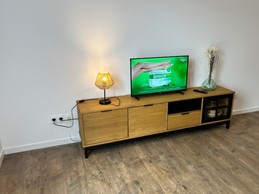 Coin salon TV écran plat 82 cm