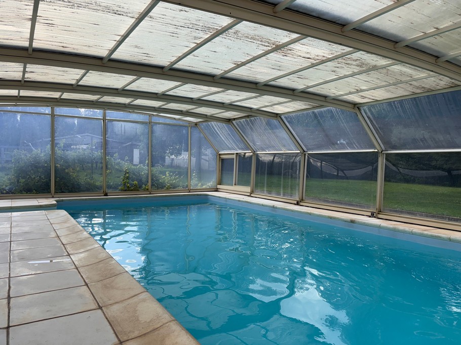 Piscine extérieure et couverte - Gites de Ban - Appartement Salamandre