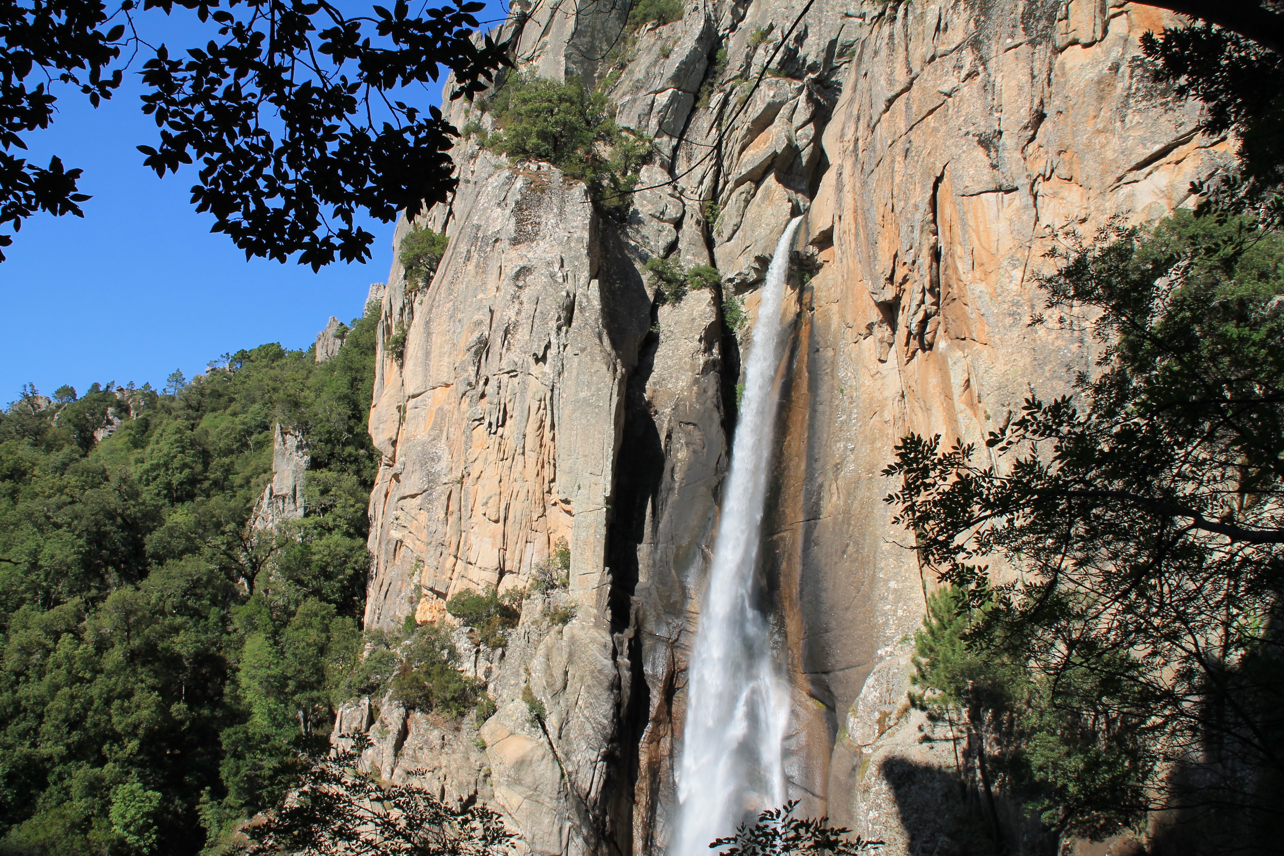 Les alentours: cascade de Piscia di Ghjaddu