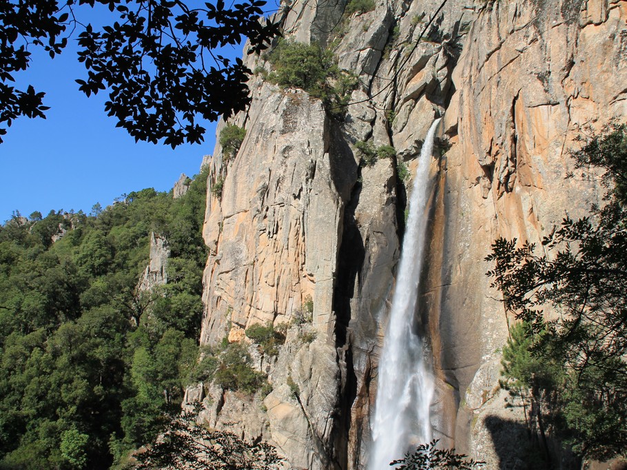 Les alentours: cascade de Piscia di Ghjaddu