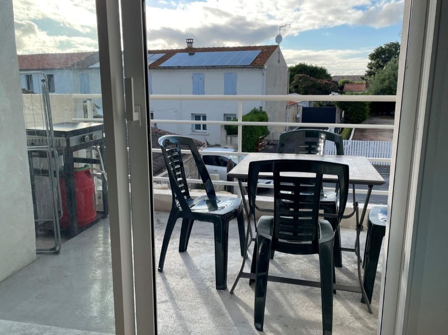 Les Figuiers 2, pour 4 personnes avec 2 terrasses, avec stationnement gratuit, près de Chatelaillon en Charente maritime