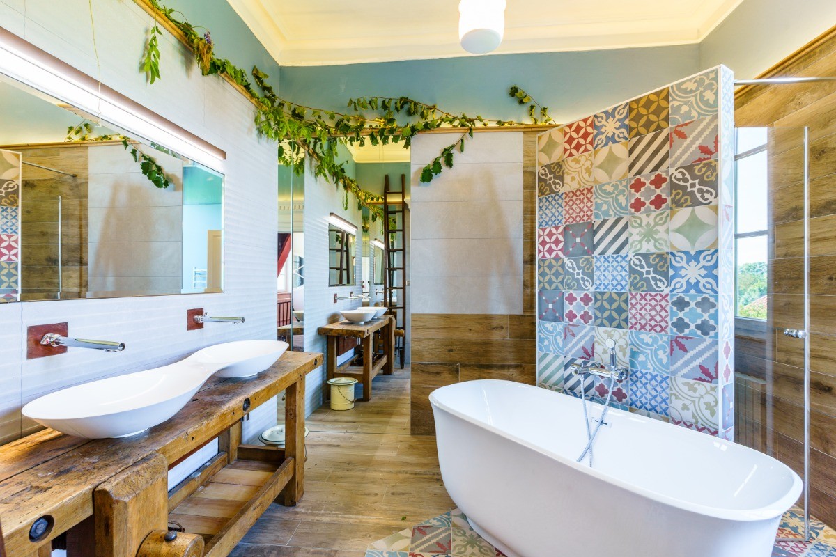 Salle de bain avec baignoire - La Martinerie maison à Mangiennes