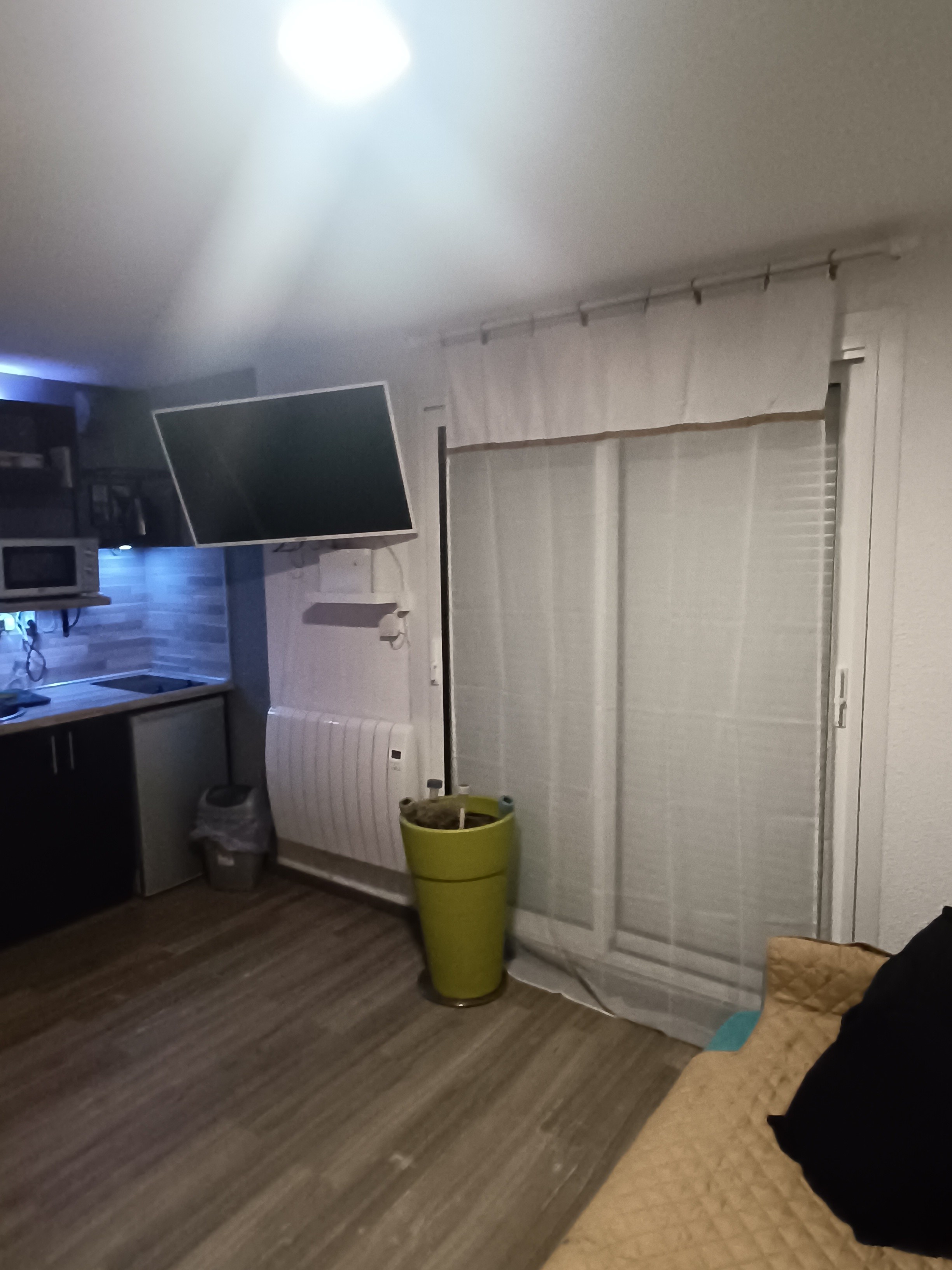 TV baie vitrée et volets roulants