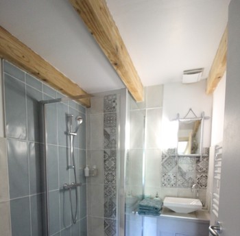 Salle d'eau attenante - Chambre Bluet à la ferme sous les Hiez à Cornimont